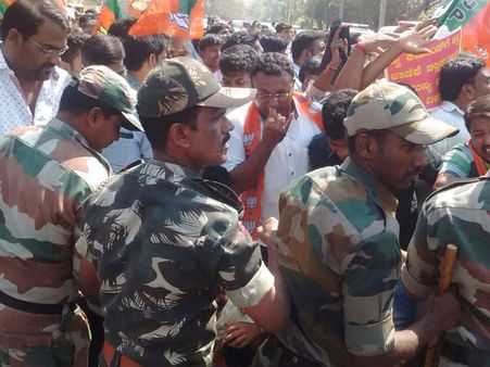 ಸಿಎಂ ಇತರ ಸಚಿವರಿಂದ ರಾಜ್ಯದ ಲೂಟಿ ಆರೋಪ, ಮೈಸೂರಿನಲ್ಲಿ ಪ್ರತಿಭಟನೆ