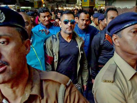 ಚಿತ್ರ ಸಂಪುಟ: ಅಬ್ಬರದಲ್ಲಿ ಕಳೆದು ಹೋದ 5 ಸುದ್ದಿ