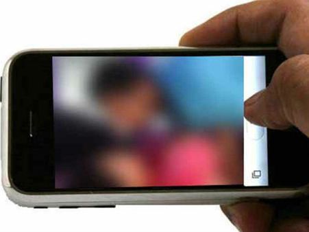 ಆ್ಯಂಡ್ರಾಯ್ಡ್ ಫೋನಿನಲ್ಲಿ ಅಶ್ಲೀಲ ವೆಬ್ ಸೈಟ್ ನೋಡುವವರೇ ಎಚ್ಚರ !!!