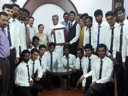 ರೂಬಿಕ್ ಕ್ಯೂಬ್: ಗಿನ್ನೆಸ್ ದಾಖಲೆ ಬರೆದ ಎಸ್‌ಡಿಎಂ ವಿದ್ಯಾರ್ಥಿಗಳು