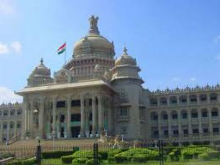 ಕರ್ನಾಟಕದಲ್ಲಿ ಇ-ಆಡಳಿತ : ಇಬ್ಬರಿಗೆ ಬಿಟ್ಟು ಒಬ್ಬರಿಗೂ ಇಷ್ಟ ಇಲ್ಲ