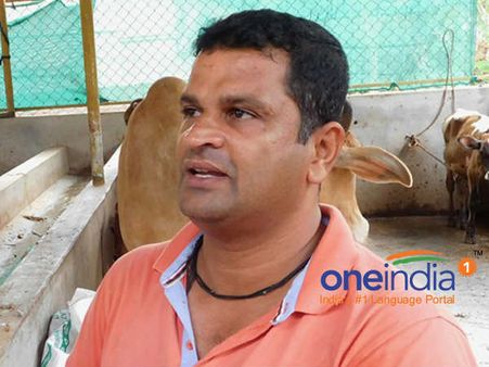 ದೇಶಿತಳಿ ಗೋ ಸಾಕಣೆ ವ್ರತದಂತೆ ಮಾಡುತ್ತಿರುವ ಸುಚಿವ್ರತ ಶೆಟ್ಟಿ