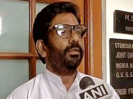 ಕಪಿಲ್ ಶರ್ಮಾ ರಂಪ ಮಾಡಿದ್ರೂ ಪ್ಲೇನ್ ನೊಳಕ್ಕೆ ಬಿಟ್ಟಿದ್ರು: ಶಿವಸೇನೆ ಪ್ರಶ್ನೆ