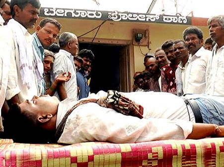 ಚಾಮರಾಜನಗರದ ಬೇಗೂರಲ್ಲಿ ಪೊಲೀಸ್ ಪೇದೆ ನೇಣಿಗೆ ಶರಣು