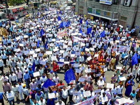 ಬಡ್ತಿ ಮೀಸಲಾತಿಗಾಗಿ ಸುಗ್ರೀವಾಜ್ಞೆ ಹೊರಡಿಸಲು ರಾಜ್ಯ ಸರ್ಕಾರಕ್ಕೆ ಆಗ್ರಹ