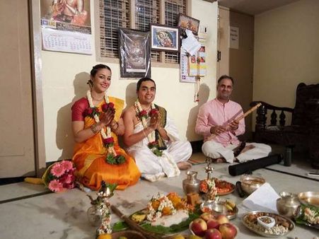 ಅಮೆರಿಕ ಜೋಡಿಗೆ ಮೈಸೂರಿನಲ್ಲಿ ಸಂಪ್ರದಾಯಬದ್ಧ ನಿಶ್ಚಿತಾರ್ಥ