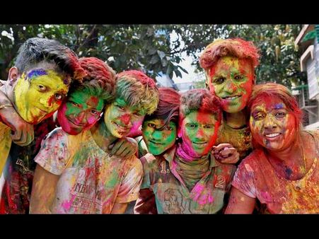 ದೇಶದೆಲ್ಲೆಡೆ ಉಲ್ಲಾಸದ ಓಕುಳಿಯ ಚೆಲ್ಲಿದೆ ಹೋಳಿಯ ಬಣ್ಣ!