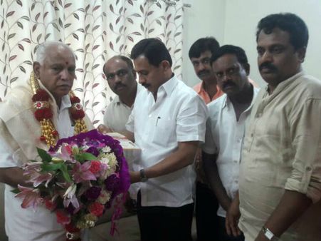 ಸುದ್ದಿಗೆ ರೆಕ್ಕೆಪುಕ್ಕ ಕಟ್ಟಿದ ಯಡಿಯೂರಪ್ಪ- ಶಾಸಕ ಬಾಲಕೃಷ್ಣ ಭೇಟಿ