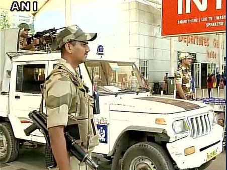 ಹೈಜಾಕ್ ಬೆದರಿಕೆ, ವಿಮಾನ ನಿಲ್ದಾಣಗಳಲ್ಲಿ ಹೈ ಅಲರ್ಟ್