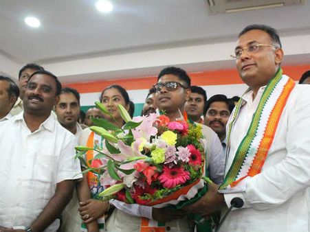 ಎಸ್ಸೆಂ ಕೃಷ್ಣ ಮೊಮ್ಮಗ ನಿರಂತರ್ ಅಧಿಕೃತವಾಗಿ ಕಾಂಗ್ರೆಸ್ ಗೆ ಸೇರ್ಪಡೆ