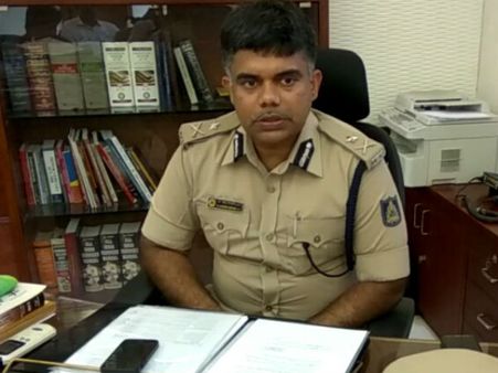 'ಅನುಮತಿ ಇಲ್ಲದೇ ಪ್ರತಿಭಟಿಸಿದ್ದಕ್ಕೆ ಲಾಠಿಚಾರ್ಜ್' - ಪೊಲೀಸ್ ಆಯುಕ್ತರ ಸ್ಪಷ್ಟನೆ