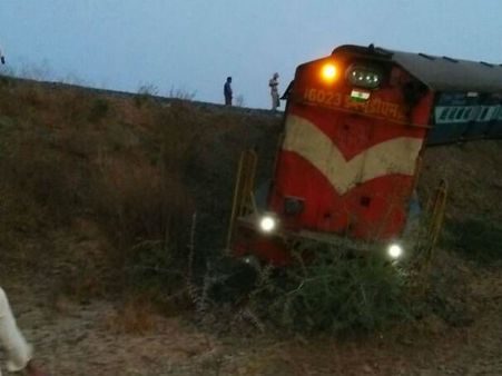 ಬೀದರ್ ನಲ್ಲಿ ಹಳಿ ತಪ್ಪಿದ ರೈಲು: ಸಹಾಯವಾಣಿ ಸಂಖ್ಯೆಗಳು ಇಲ್ಲಿವೆ