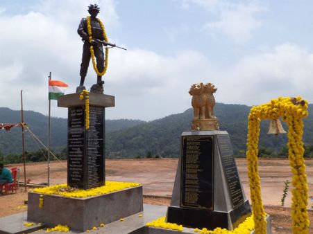 ಕೊಡಗಿನಲ್ಲಿ ಯೋಧನ ಪ್ರತಿಮೆ; ರಾಷ್ಟ್ರ ಲಾಂಛನ ನಿರ್ಮಾಣ