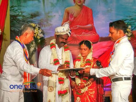 ಬೌದ್ಧ ಧರ್ಮಕ್ಕೆ ಮತಾಂತರಗೊಂಡ ಜೋಡಿಯ ಅಪರೂಪದ ಲಗ್ನ