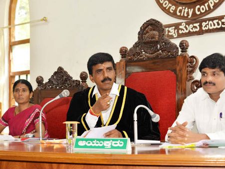 ಮನಪಾ ಸಭೆಯಲ್ಲಿ ರಿಂಗಣಿಸಿದ ಮೊಬೈಲು, ಕಾರು!