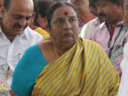 ಪಾರ್ವತಮ್ಮ ನಿಧನ: ಚಿತ್ರಮಂದಿರಗಳು ಬಂದ್, ಹಲವು ಶಾಲೆಗಳಿಗೆ ರಜೆ