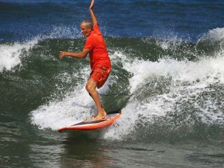 ಮೂಲ್ಕಿಯಲ್ಲೊಬ್ಬರು ಅಮೆರಿಕಾದಿಂದ ಬಂದ 'ಸರ್ಫಿಂಗ್ ಸ್ವಾಮಿ'