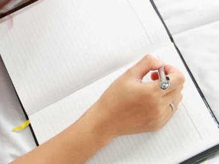 ಡೆತ್ ನೋಟ್ ಬರೆಯುವ ಹೋಂವರ್ಕ್ ನೀಡಿದ ಶಿಕ್ಷಕಿ!