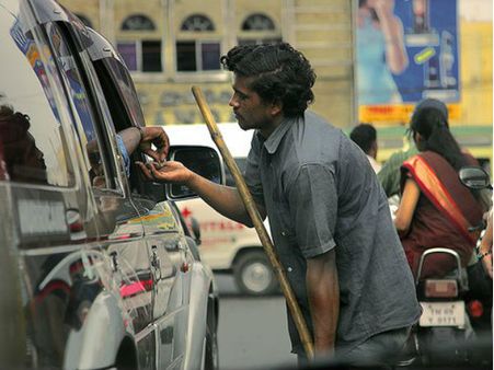 ಭಿಕ್ಷುಕರನ್ನು ಕಂಡರೆ ಈ ನಂಬರ್ ಗೆ ಕಾಲ್ ಮಾಡಿ...