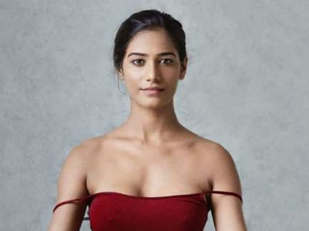 ಕಚಗುಳಿ ಇಡುವ ಪೂನಂ ಪಾಂಡೆಯ ವಿಶಿಷ್ಟ ಯೋಗ ಭಂಗಿ