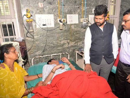ಡೆಂಗ್ಯೂ ಪೀಡಿತರ ಆರೋಗ್ಯ ವಿಚಾರಿಸಿದ ಪ್ರತಾಪ್ ಸಿಂಹ