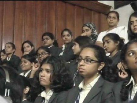 ಬುರ್ಖಾ ತೊಟ್ಟಿದ್ದ ವಿದ್ಯಾರ್ಥಿನಿಗೆ ಅಧಿವೇಶನಕ್ಕೆ ಪ್ರವೇಶ ನಿರಾಕರಣೆ