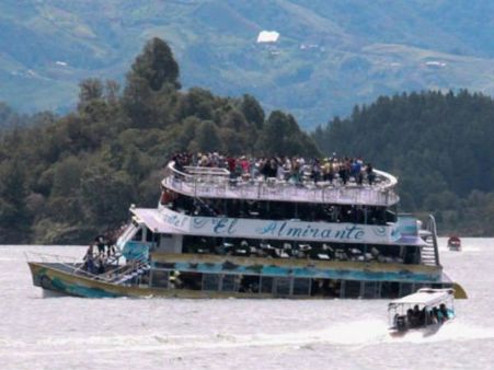 ಕೊಲಂಬಿಯಾದಲ್ಲಿ 160 ಪ್ರವಾಸಿಗರಿದ್ದ ದೋಣಿ ಮುಳುಗಡೆ