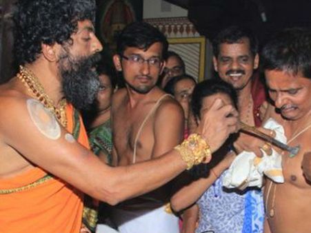 ಆಷಾಢ ಏಕಾದಶಿ, ಉಡುಪಿ ಶ್ರೀಕೃಷ್ಣ ಮಠದಲ್ಲಿ ಮುದ್ರಾಧರಣೆ