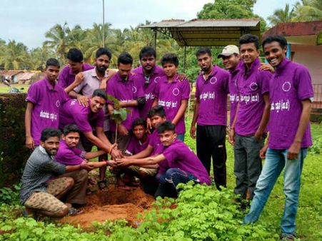 ಅಂಕೋಲಾದ ವಾಟ್ಸಾಪ್ ಹುಡುಗರು ಕಾಲಹರಣ ಮಾಡ್ತಿಲ್ಲ!