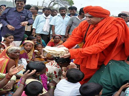 ಬಸವಜಯಮೃತ್ಯುಂಜಯ ಸ್ವಾಮಿ ತಂಡದಿಂದ ವಿಶಿಷ್ಟ ನಾಗ ಪಂಚಮಿ