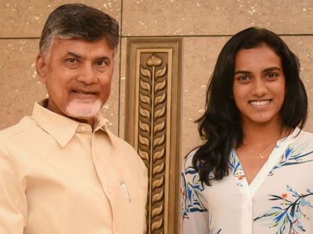 ಸಿಂಧುಗೆ ಜಿಲ್ಲಾಧಿಕಾರಿ ನೇಮಕಾತಿ ಪತ್ರ ಹಸ್ತಾಂತರಿಸಿದ ನಾಯ್ಡು