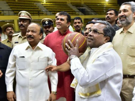 ನವೀಕೃತ ಕಂಠೀರವ ಸ್ಟೇಡಿಯಂನಲ್ಲಿ ಸಿದ್ದು ಬಾಸ್ಕೆಟ್ ಬಾಲ್!