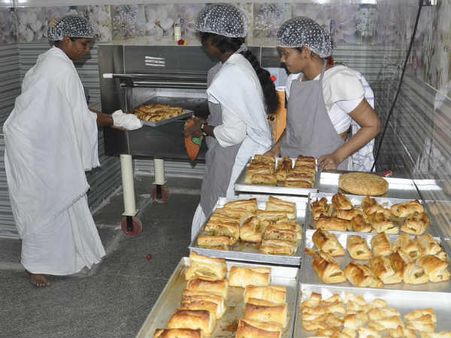 ಮಹಿಳಾ ಖೈದಿಗಳಿಂದ ರುಚಿಕಟ್ಟಾದ ಪಫ್ ಬೆಣ್ಣೆ ಬಿಸ್ಕತ್ತು