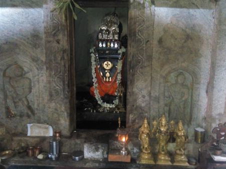 ಮಹಿಷಿ ಕ್ಷೇತ್ರದಲ್ಲಿ ಉತ್ತರಾದಿ ಮಠ ಕಟ್ಟಡ ನಿರ್ಮಾಣಕ್ಕೆ ನೆರವಾಗಿ