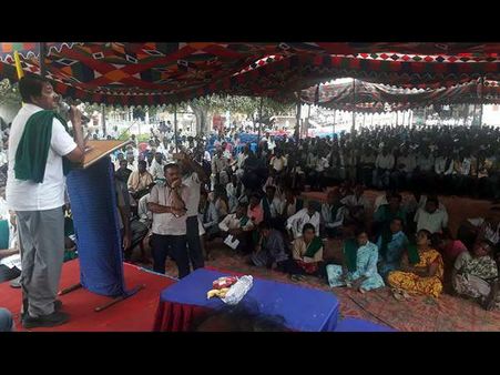 ಮಂಡ್ಯ: ಕೆರೆಕಟ್ಟೆಗೆ ನೀರು ತುಂಬಿಸಲು ಆಗ್ರಹಿಸಿ ಪ್ರತಿಭಟನೆ