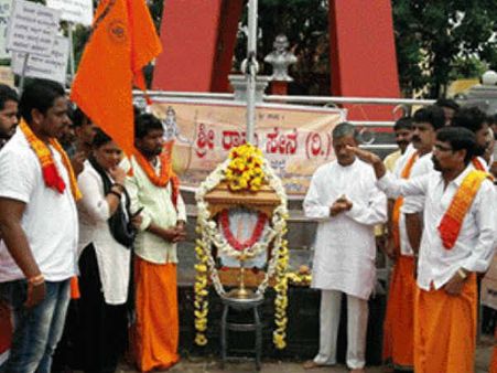 ಪೇಜಾವರ ಶ್ರೀ ವಿರುದ್ಧ ಮಂಗಳೂರು, ಉಡುಪಿಯಲ್ಲಿ ಪ್ರತಿಭಟನೆ