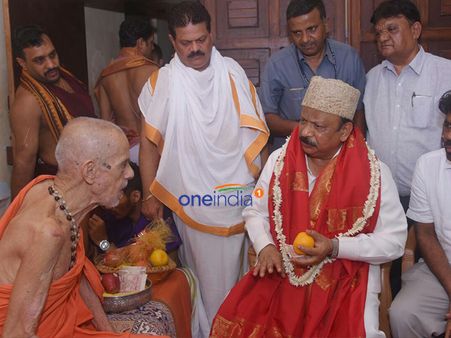 ಪೇಜಾವರ ಶ್ರೀಗಳನ್ನು ಭೇಟಿಯಾಗಿ ಧನ್ಯವಾದ ಸಲ್ಲಿಸಿದ ರೋಷನ್ ಬೇಗ್