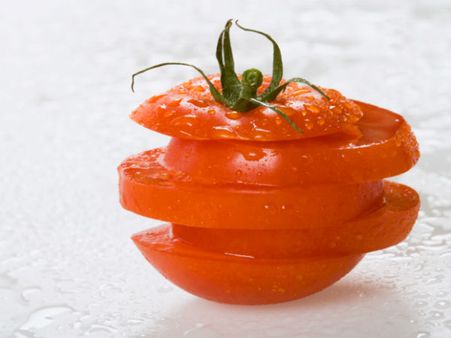 ಧಮ್ ಇದ್ರೆ ಟೊಮೆಟೊದಲ್ಲಿ ಹೊಡೆದು ತೋರ್ಸೋ!