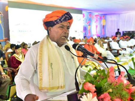 ಭರ್ತಿಯಾದ ಆಲಮಟ್ಟಿಗೆ ಬಾಗಿನ ಅರ್ಪಿಸಿದ ಸಿದ್ದರಾಮಯ್ಯ