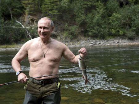 ವೈರಲ್ ಆದ ರಷ್ಯಾ ಅಧ್ಯಕ್ಷರ ಬೇಸಿಗೆ ಮೋಜಿನ 'ಮೀನು ಬೇಟೆ'