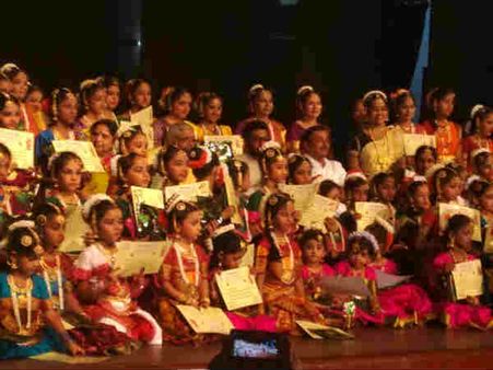 ಕಾಲೇಜು ದಿನಗಳಲ್ಲೂ ಕಲೆಯನ್ನು ಮುಂದುವರಿಸಿ, ರವಿ ಸುಬ್ರಮಣ್ಯ