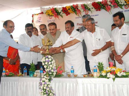 ಕೆಜೆ ಜಾರ್ಜ್ ರಿಂದ ಸಬ್ ಅರ್ಬನ್ ರೈಲಿಗೆ ಚಾಲನೆ