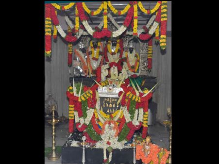 ಮೈಸೂರಿನಲ್ಲಿ ರಾಯರ ಆರಾಧನೆ, ಭಕ್ತರಿಗೆ ತುಳಸಿ ಸಸಿ ವಿತರಣೆ