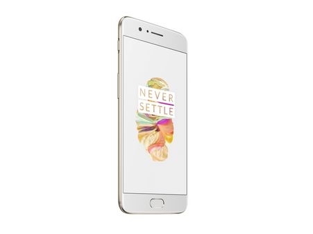 ಒನ್ ಪ್ಲಸ್ 5 ಸಾಫ್ಟ್ ಗೋಲ್ಡ್ ಮೊಬೈಲ್ ಫೋನ್ ಬಿಡುಗಡೆ