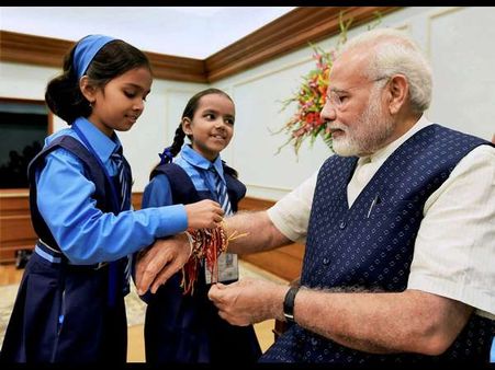 ದೇಶದಾದ್ಯಂತ ಆಚರಣೆಗೊಂಡ ಸಂಭ್ರಮದ ರಕ್ಷಾ ಬಂಧನ