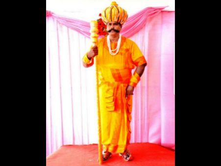 ಪ್ರತಿಮೆ ಮಾನವ ರಫೀಕ್‌ನನ್ನು ನಿಮಗೆ ನಗಿಸಲು ಸಾಧ್ಯವೆ?