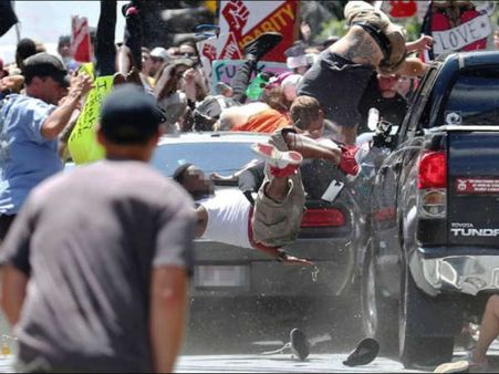 ಅಮೆರಿಕಾದಲ್ಲಿ ರ್ಯಾಲಿಯಲ್ಲಿ ರಕ್ತಪಾತ, ಬಿಳಿಯರ ಮೇಲೆ ಹರಿದ ಕಾರು