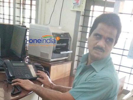 ಮಂಗಳೂರಿನ ಡಿ.ಸಿ ಕಛೇರಿಯಲ್ಲೊಬ್ಬ ಕಣ್ಣು ಕಾಣದ ಅಸಾಮಾನ್ಯ ವ್ಯಕ್ತಿ