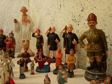 ಜಾನಪದ ಲೋಕದಲ್ಲಿ ಆಕರ್ಷಿಸುತ್ತಿರುವ ದಸರಾ ಗೊಂಬೆಗಳು