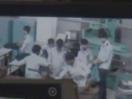 ವೈರಲ್ ಆಯ್ತು ಸಹಪಾಠಿಯನ್ನು ಕ್ಲಾಸಿನಲ್ಲಿಯೇ ಕೊಂದ ಆ ವಿಡಿಯೋ!